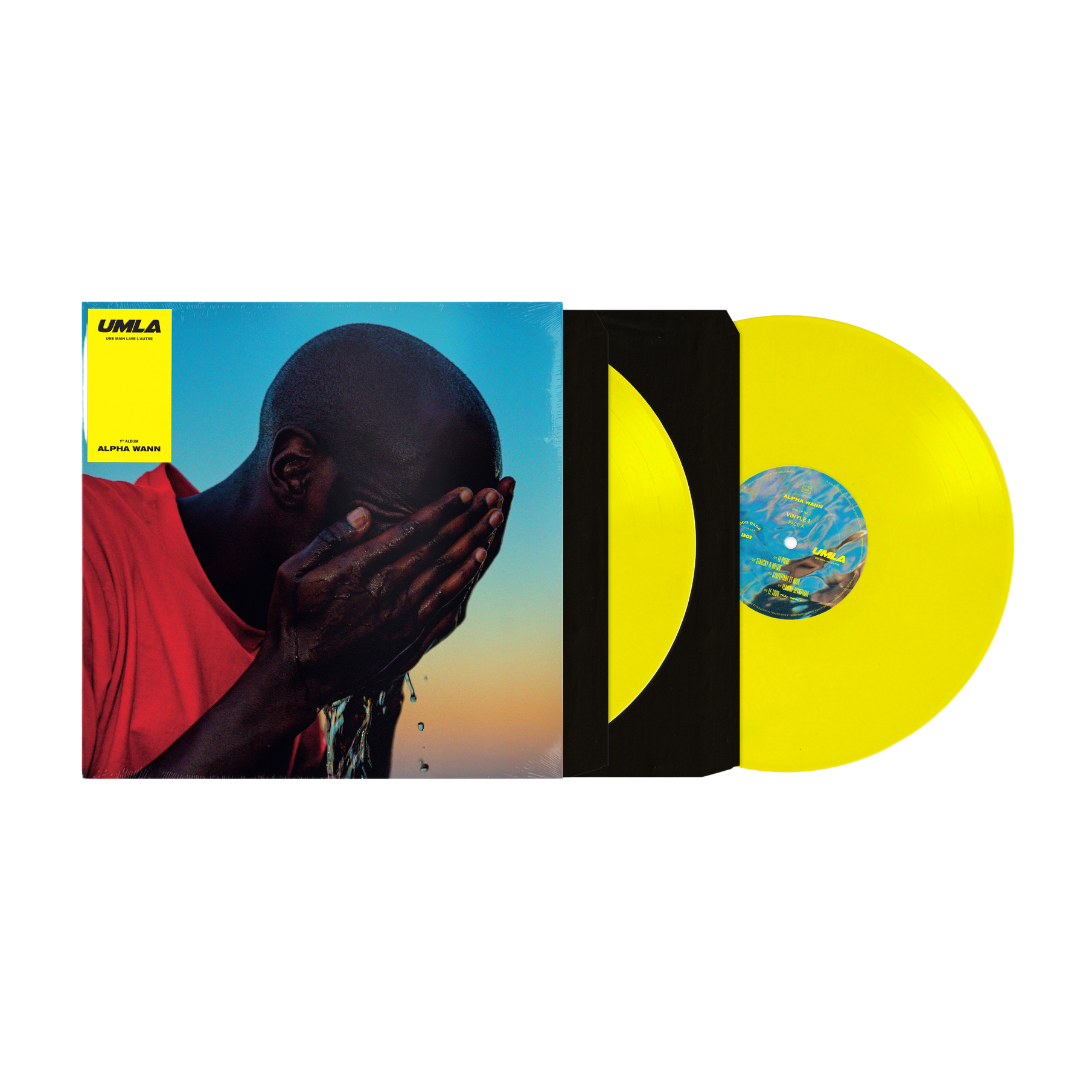 UNE MAIN LAVE L'AUTRE