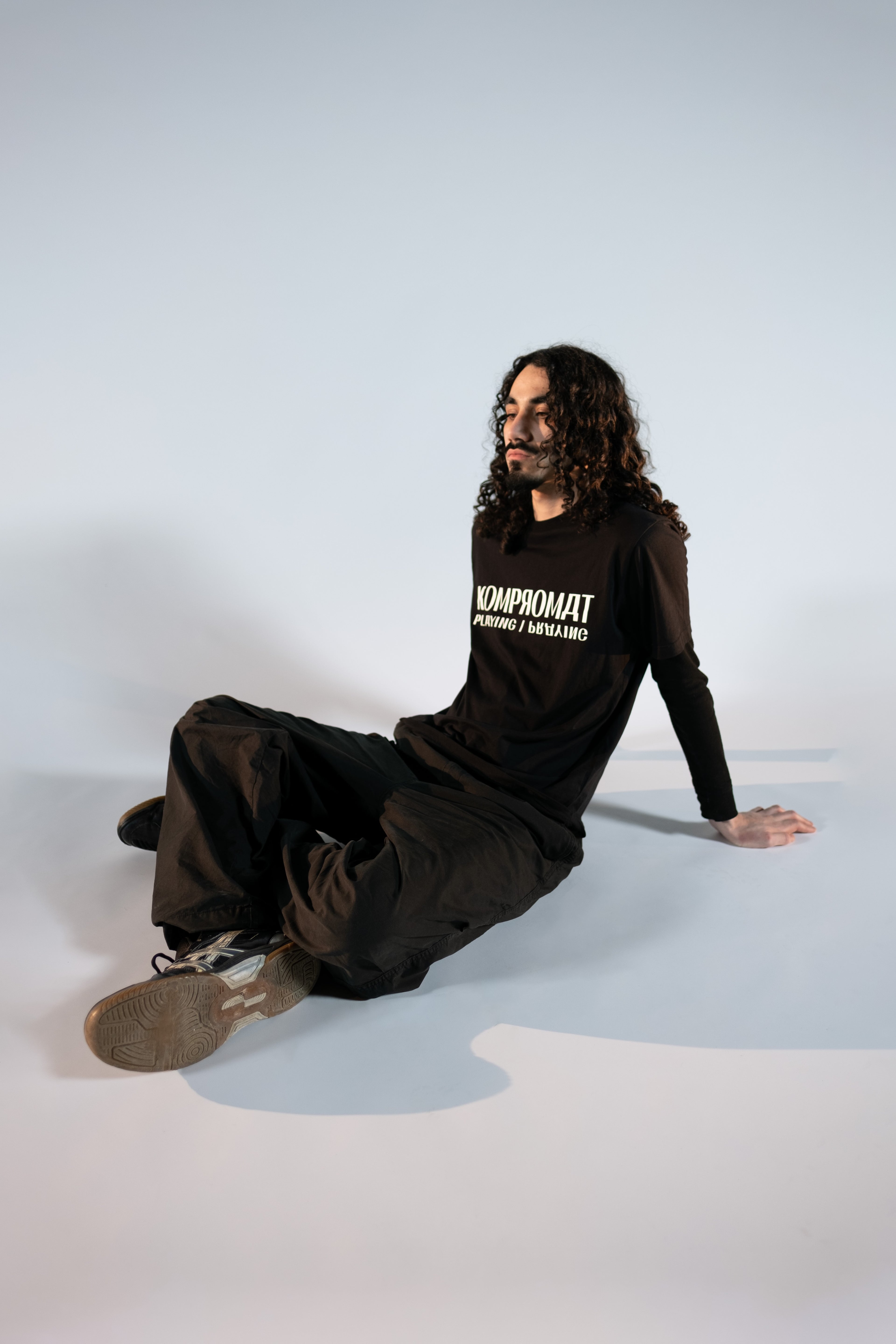 PLДYING / PRДYING - T-SHIRT