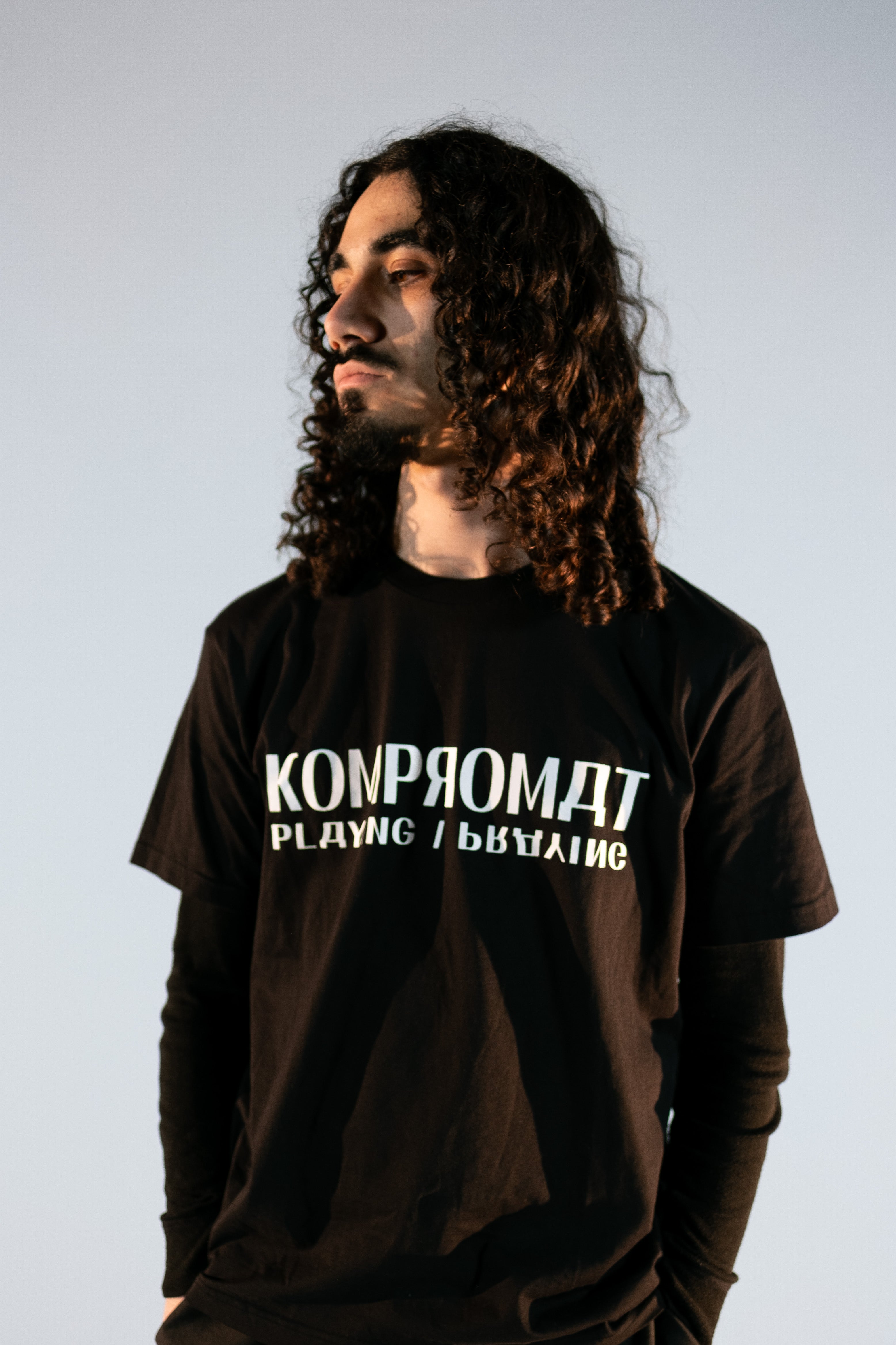 PLДYING / PRДYING - T-SHIRT