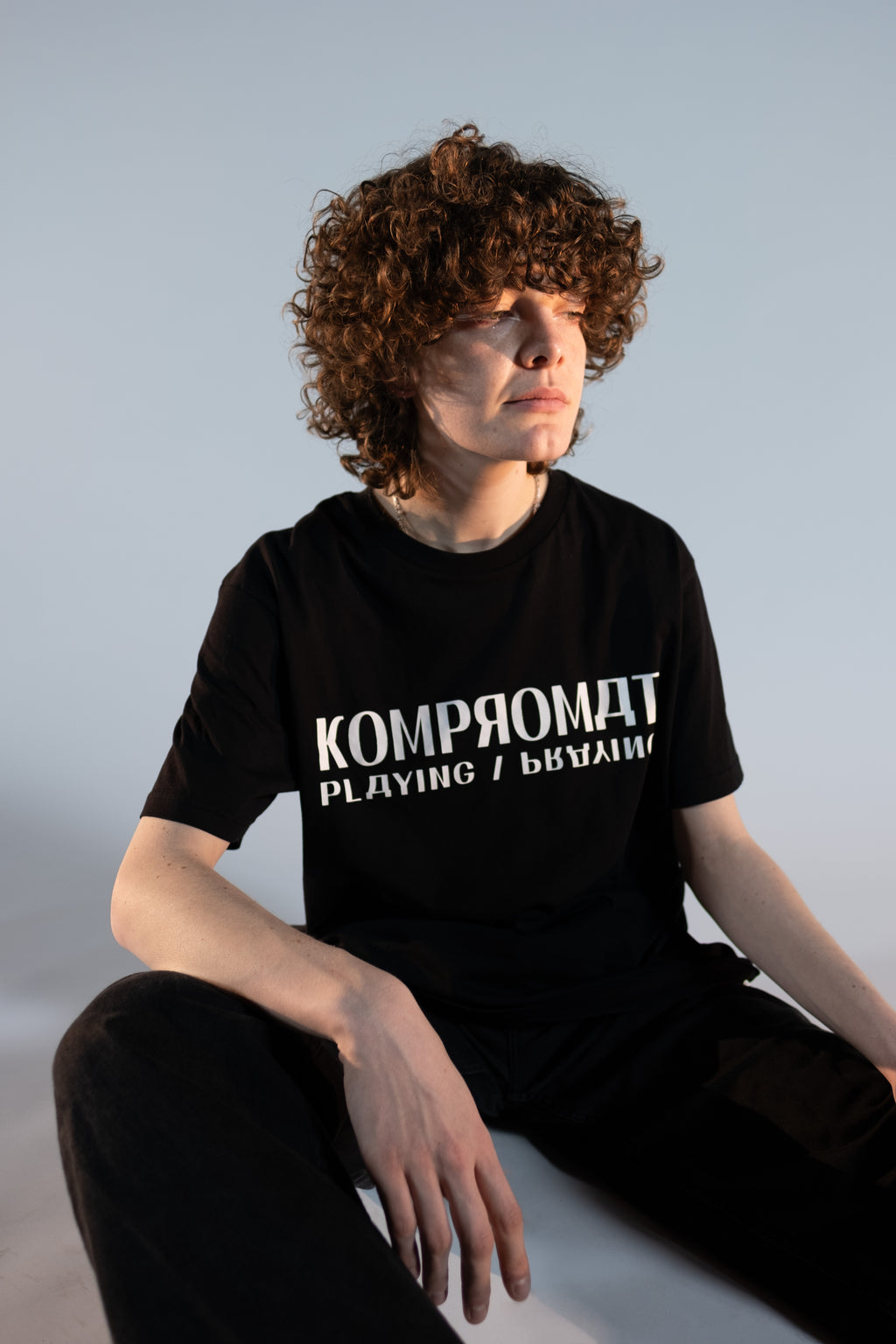 PLДYING / PRДYING - T-SHIRT