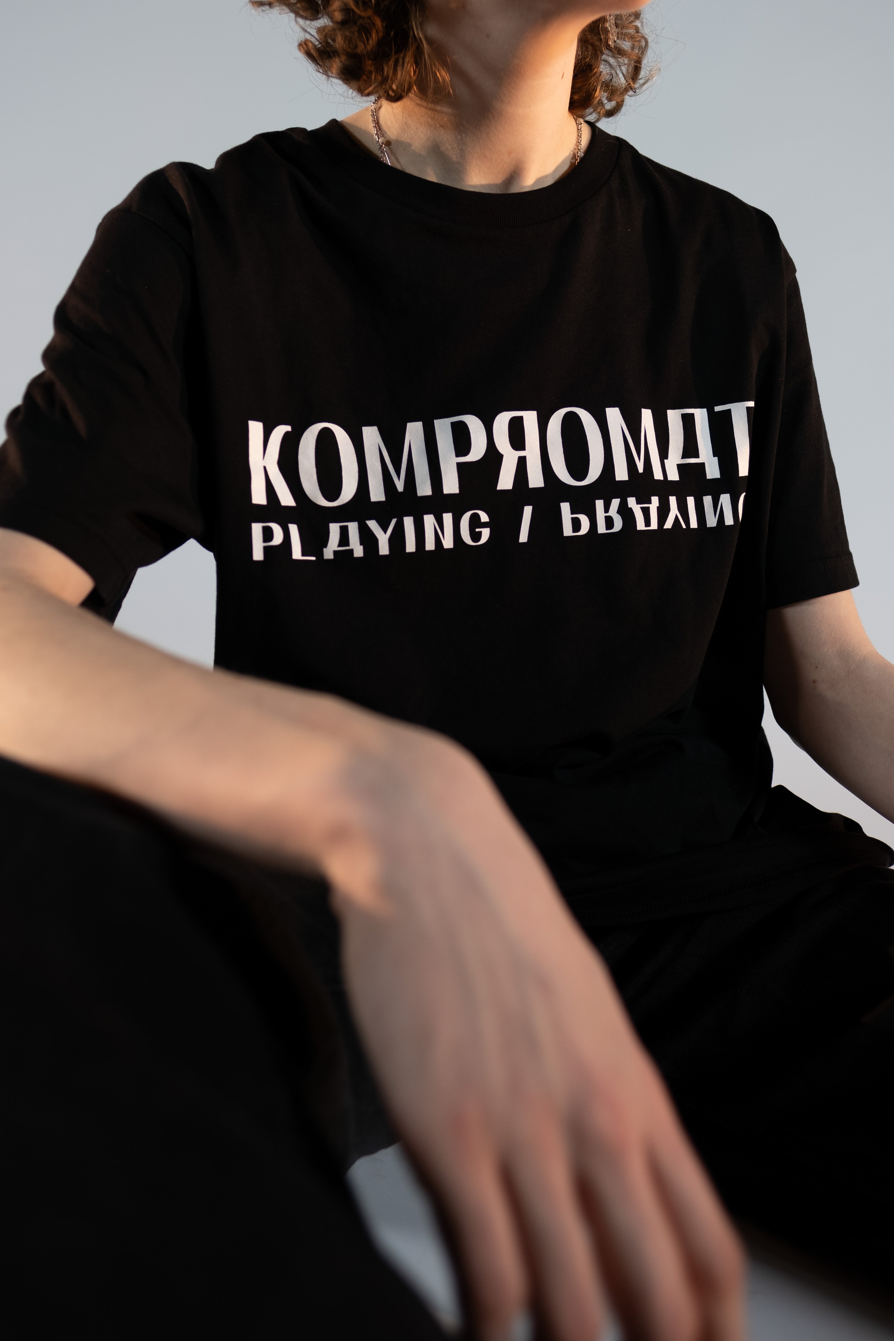 PLДYING / PRДYING - T-SHIRT
